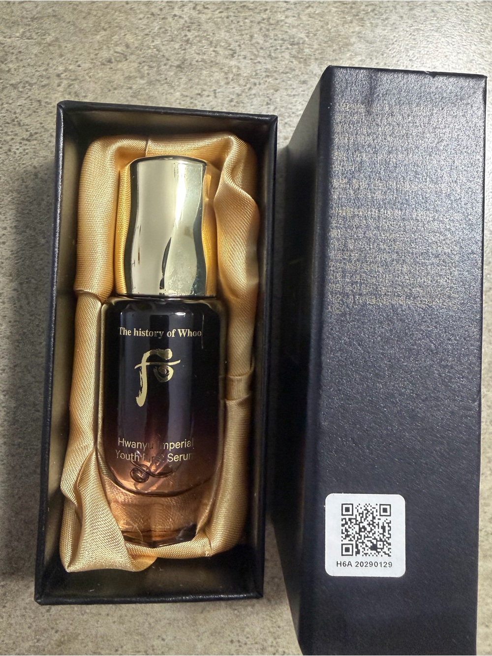 The History of Whoo Hwanyu Imperial Youth first Serum -New in box. Exp 01/29/29